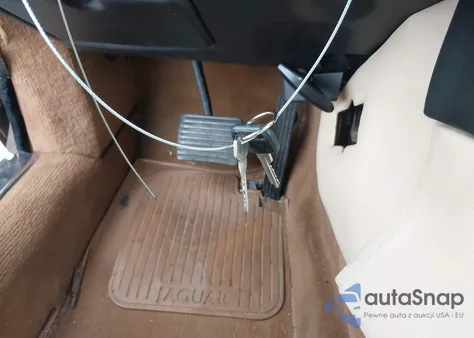 1986 Jaguar Xj6 Vanden Plas z USA, uszkodzony, nr VIN SAJAY1347GC446514